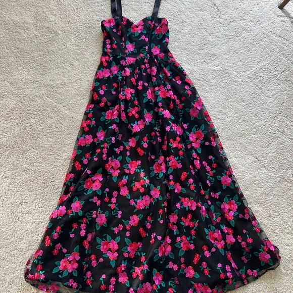 jules and cleo pink dress Anyone anywhere have this dress in a size 16? My daughter just decided to go to prom and this was her dream dress. Will pay shipping. Thanks!